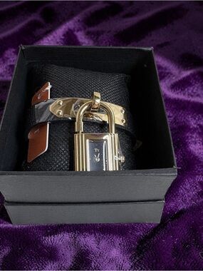 Luxury Style Padlock Wristwatch Bracelet in Gold Tone